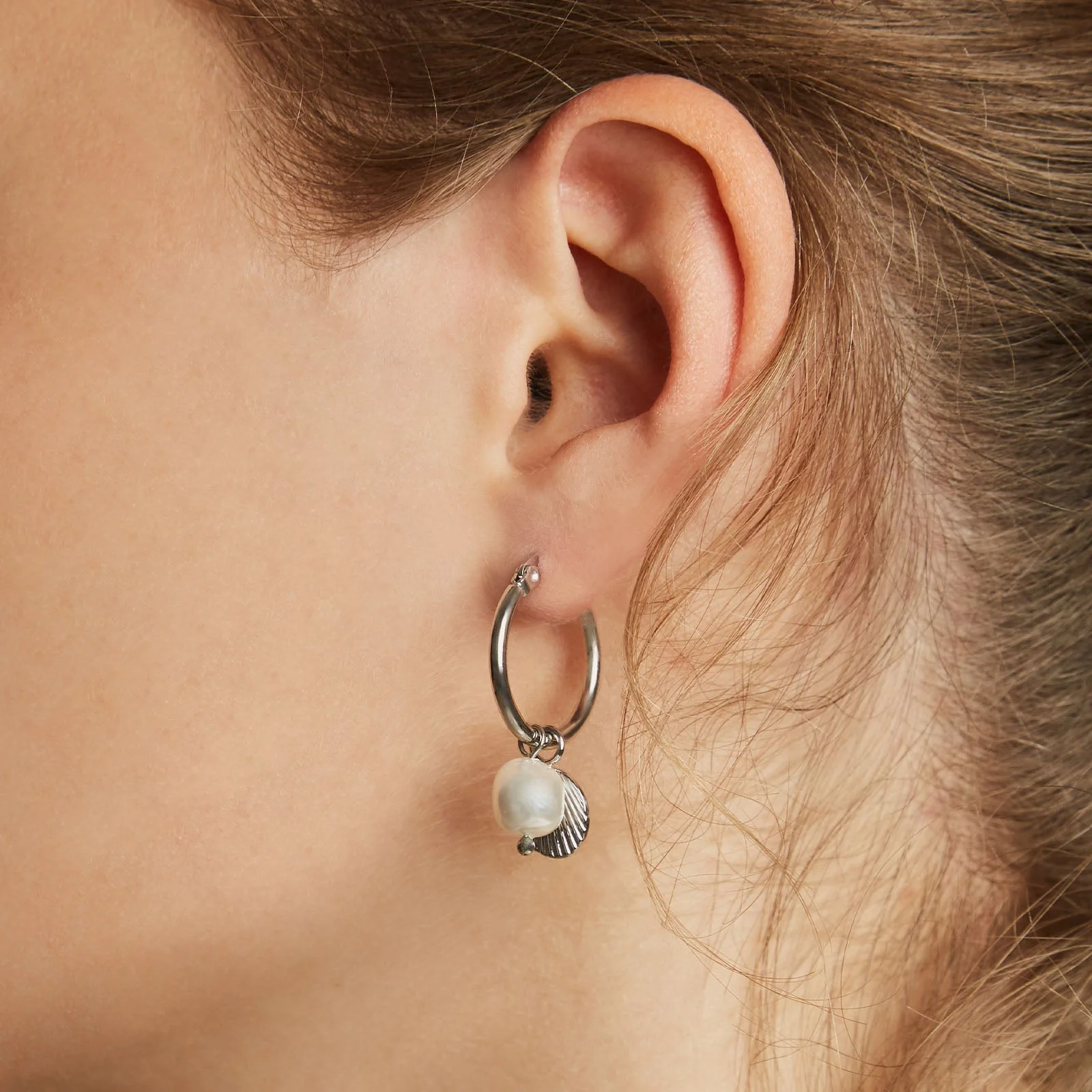 Shell and pearl hoops - Image 4